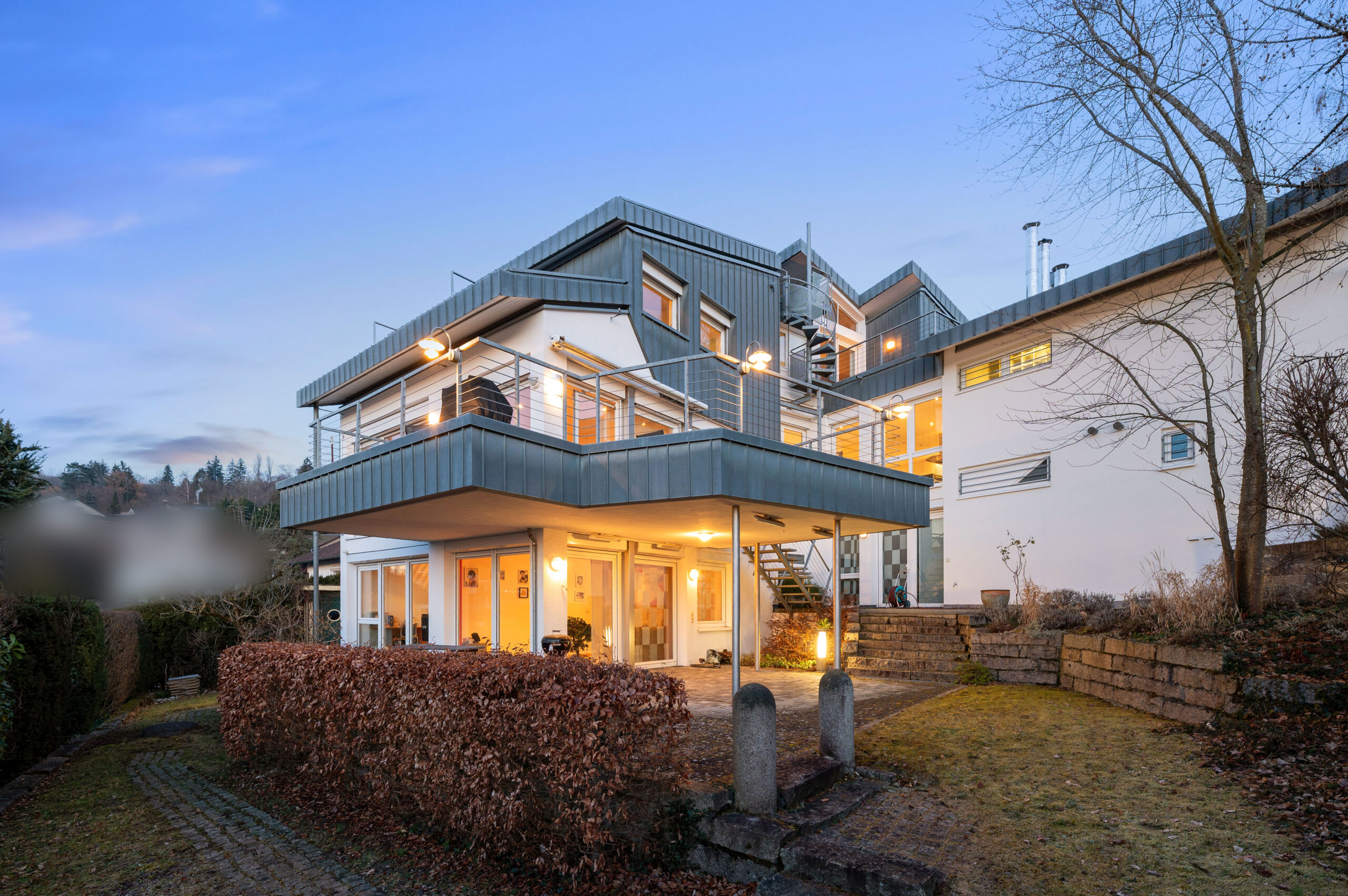 Architektenhaus Pfalzgrafenweg Reutlingen Garten Abendstimmung Balkon
